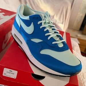 Nike Air Max 1 SE in Bold Red